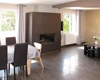 Holiday Home L'Yeuse by Interhome - Bagnols-en-Forêt - Dining room