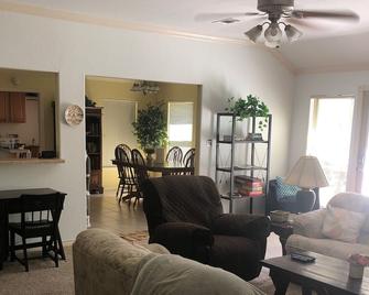 Sweet Home. 3 BD-2.5 BA. Sleeps 6 / in between Galveston - Hou. - League City - Huiskamer