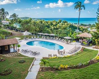 Convenient Stay! 2 Garden View Units with Free Parking & Breakfast, Outdoor Pool - Castries - Bazén