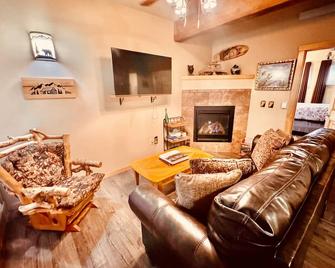 Downtown lovely retreat - Estes Park - Living room