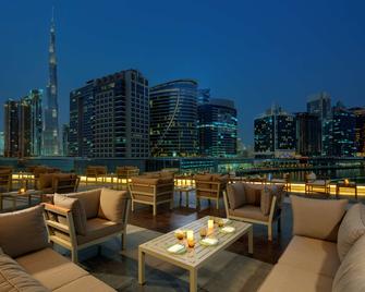 Radisson Blu Hotel, Dubai Waterfront - Dubai - Varanda