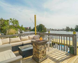Waterfront w/Boat Dock & Cottage - Beach Haven - Balkón