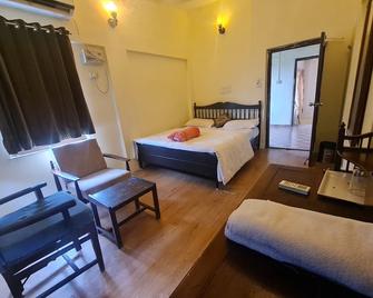 Krishna Niwas - A Heritage House Since 1924 - Mount Abu - Bedroom