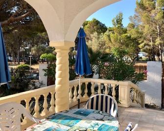 1 minute to the beach! Family-sized Garden and BBQ - L'Hospitalet de l'Infant - Balcone