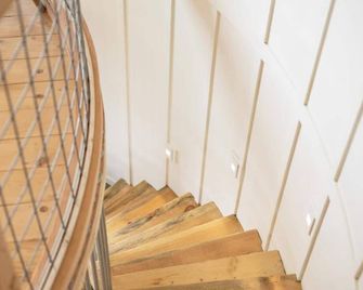 Clark Farm Silos - 5 Silo Mountain View Retreat - Kalispell - Escalier