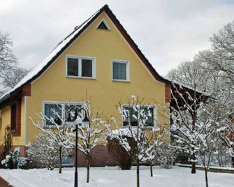 Apartment Luv with balcony / Family Dinda - beautiful vacation apartments in - Ostseebad Baabe - Gebäude