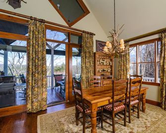 Gorgeous Mountain Estate with Spectacular Lake and Mountain Views!!!!! - Lake Toxaway - Comedor