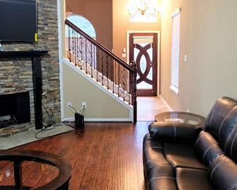 4Bdrm 2Bath 4Beds - Sugarland Richmond - Sugar Land - Living room