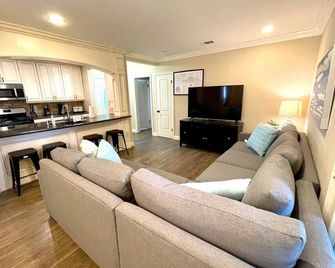 Destination #10 - Anaheim - Living room