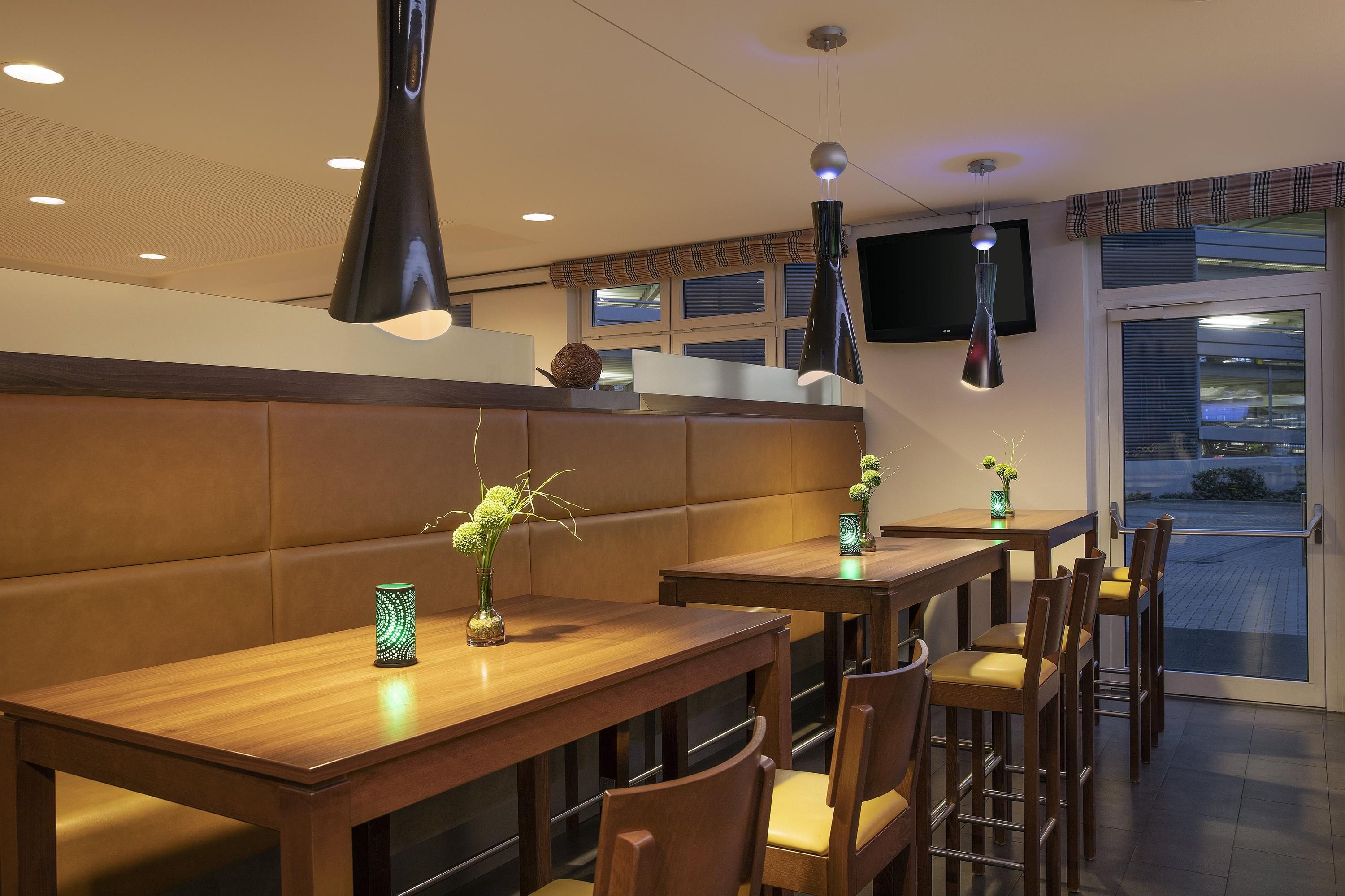 Holiday Inn Express Bremen Airport From 63 Bremen Hotels Kayak