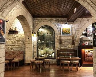Hotel Mangalemi - Berat - Restaurante