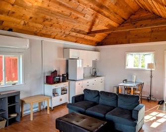 Cliff Haven on the Bay - Alert Bay - Living room