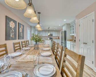 8-Bedroom Luxury Home in Baltimore County - Phoenix - Dining room