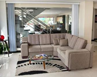 Eunapolis Plaza Hotel - Eunápolis - Wohnzimmer