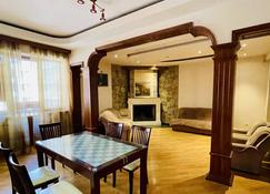 Luxury Vip Apartment At Republic Square With A Fireplace - Yerevan - Dining room