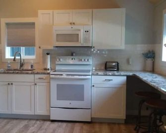 Hansel Of The Shiny Pebble Cottages - Ludington - Cocina