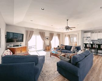 'The Great Escape' a 4 bed/2bath home in Village of Stump Sound - North Topsail Beach - Living room