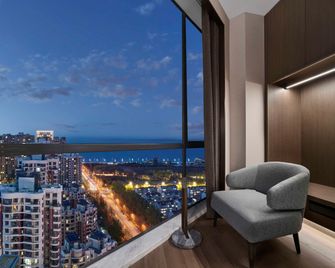 DoubleTree by Hilton Yantai Golden Coast Hotel & Suites - Yantai - Parveke
