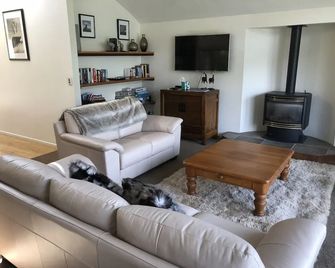 Luxury on Lakeside - Wanaka - Huiskamer