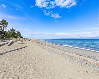 Boutique Vacation Rental - Parksville - Beach