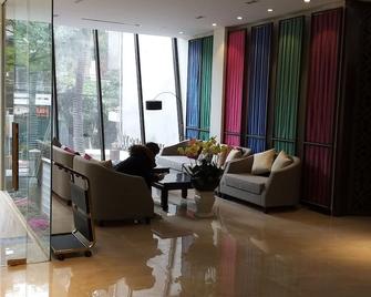 Max Boutique Hotel - Cao Bang - Living room