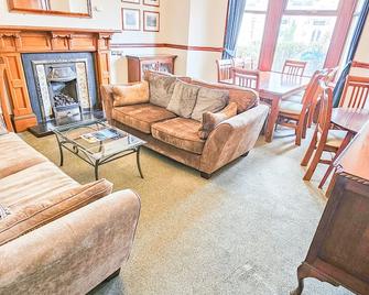 Mystayinn Melrose Villa - Inverness - Olohuone
