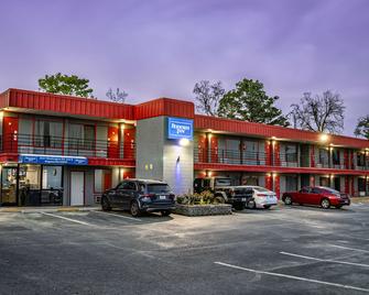 Masters Inn Augusta Washington Rd, I-20 - Augusta - Building
