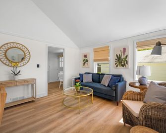 Marina Bay Cottages - Waterford - Huiskamer