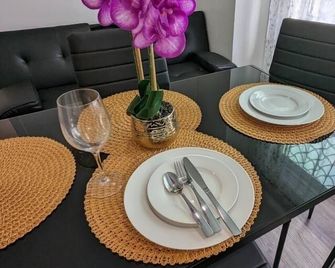 Luxury 3bed 1bath with free parking. Close to Philadelphia airport - Philadelphia - Matsal