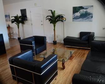 Apartment close to Stanford, Faceb00k, G00gle with fast Internet - East Palo Alto - Living room