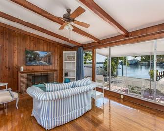 Coastal Escape - Indian Rocks Beach - Indian Rocks Beach - Wohnzimmer