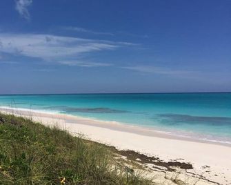 Beautiful Hibiscus House - Governor’s Harbour - Beach