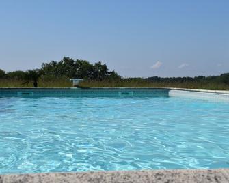 Enjoy A Relaxing Stay - Saint-Michel-de-Lapujade - Piscina