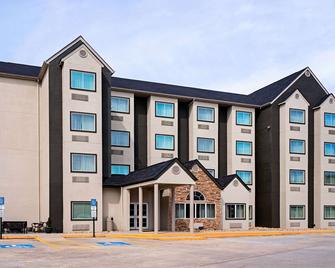 Quality Inn and Suites - Robbinsville - Building