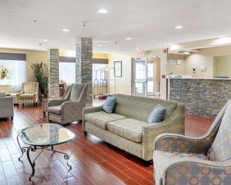 Quality Inn and Suites - Robbinsville - Lobby