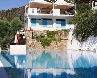 Hotel Villaggio Capo Alaua - Gioiosa Marea - Pool