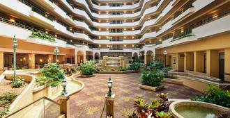 Embassy Suites by Hilton Greensboro Airport - Greensboro - Lobby