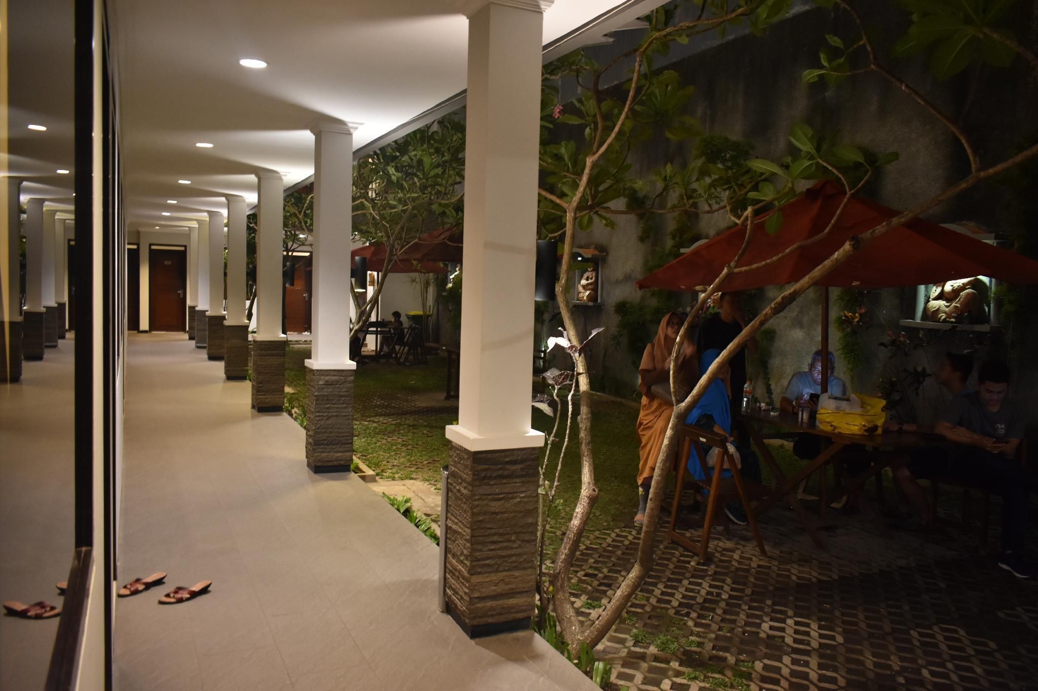 D'Fresh Guest House And Resto - מאלאנג - לובי