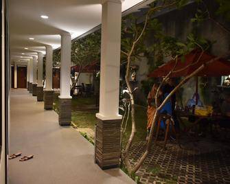 D'Fresh Guest House And Resto - Malang - Lobby