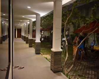 D'Fresh Guest House And Resto - Malang - Lobby
