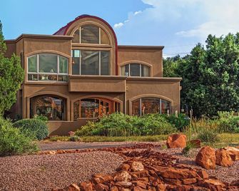 The Iconic | Views | Luxury+Serenity | Koi Pond - Sedona