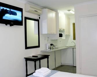 Mandalay B&B and Conference Centre - Durban - Kitchen