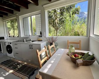 Magical Mountain Retreat - Zembica by Atlantic Holiday - São Vicente - Dining room