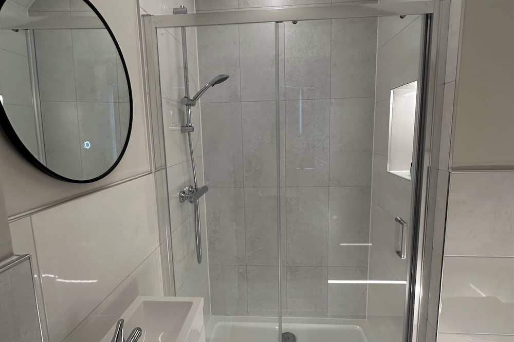 كونتراكتورز جيست هاوس