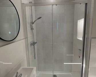 Contractors Guest House - High Wycombe - Bad