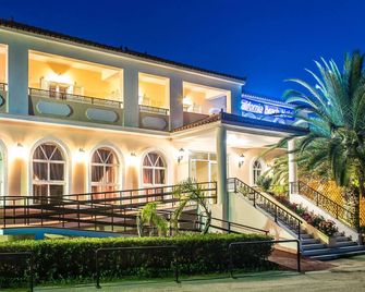 California Beach Hotel - Adults Only - לגנאס - בניין
