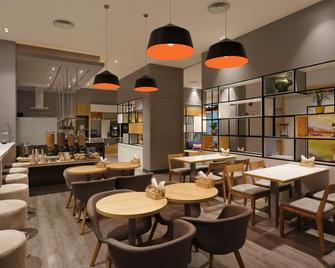 Holiday Inn Express Nashik Indira Nagar By IHG - Nashik - Restaurant