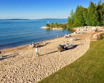 Clearwater Lakeshore Motel - Mackinaw City - Bãi biển