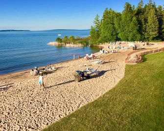 Clearwater Lakeshore Motel - Mackinaw City - Playa