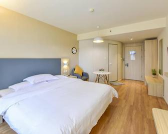 Hanting Hotel Xining Fengqing Road Convention And Exhibition Center - Xining - Bedroom